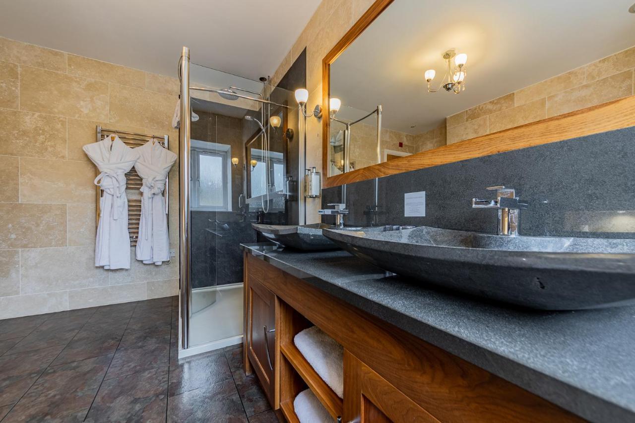 Crossways Hotel 5*