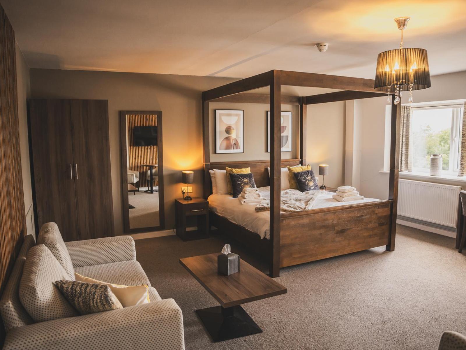 Hotel Crossways
